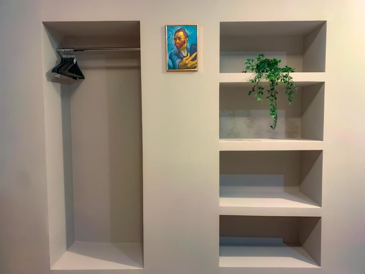 Апартаменты Cool Flat With Hot Tub In The Old Town Бухарест Экстерьер фото