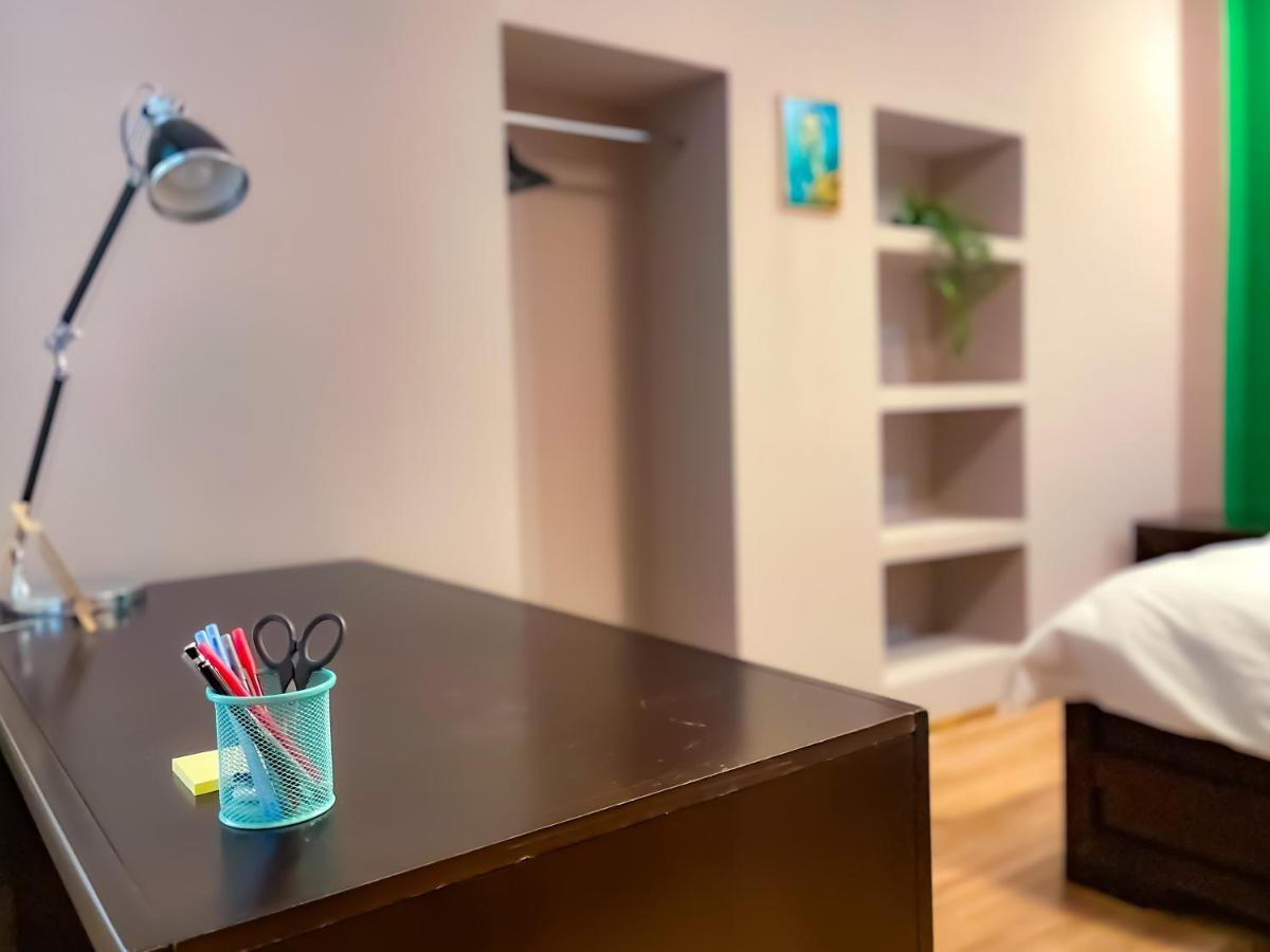 Апартаменты Cool Flat With Hot Tub In The Old Town Бухарест Экстерьер фото