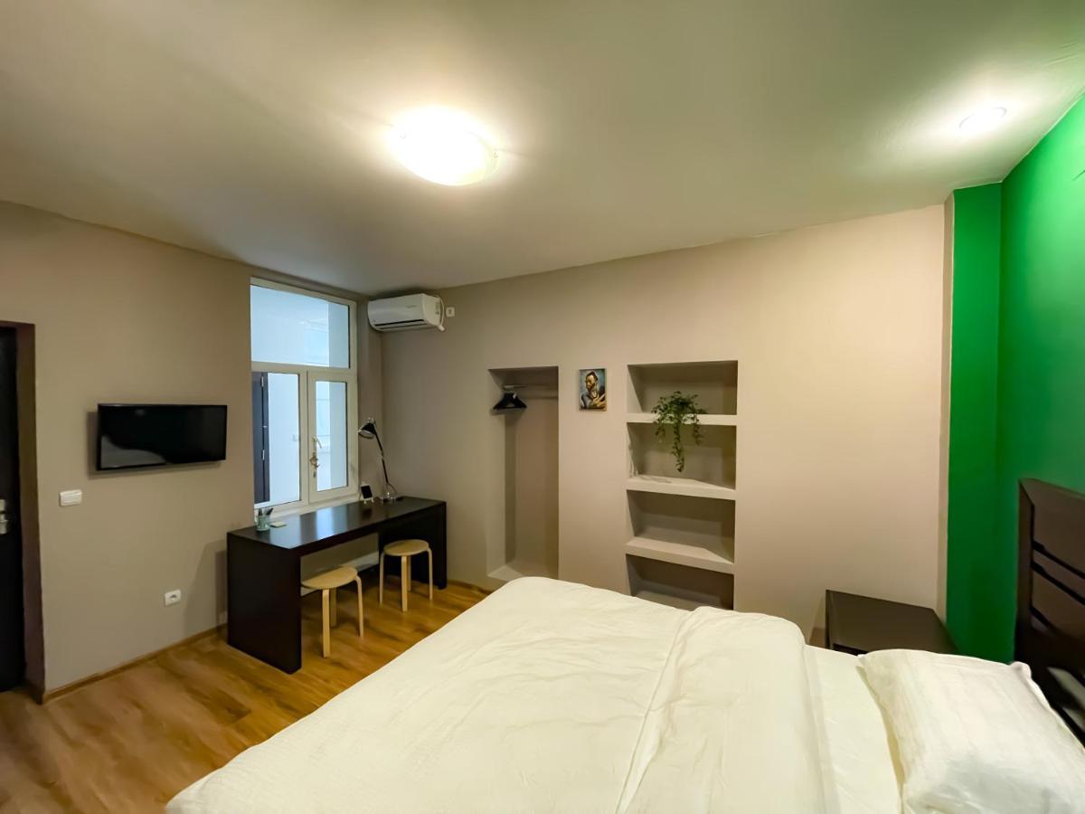 Апартаменты Cool Flat With Hot Tub In The Old Town Бухарест Экстерьер фото